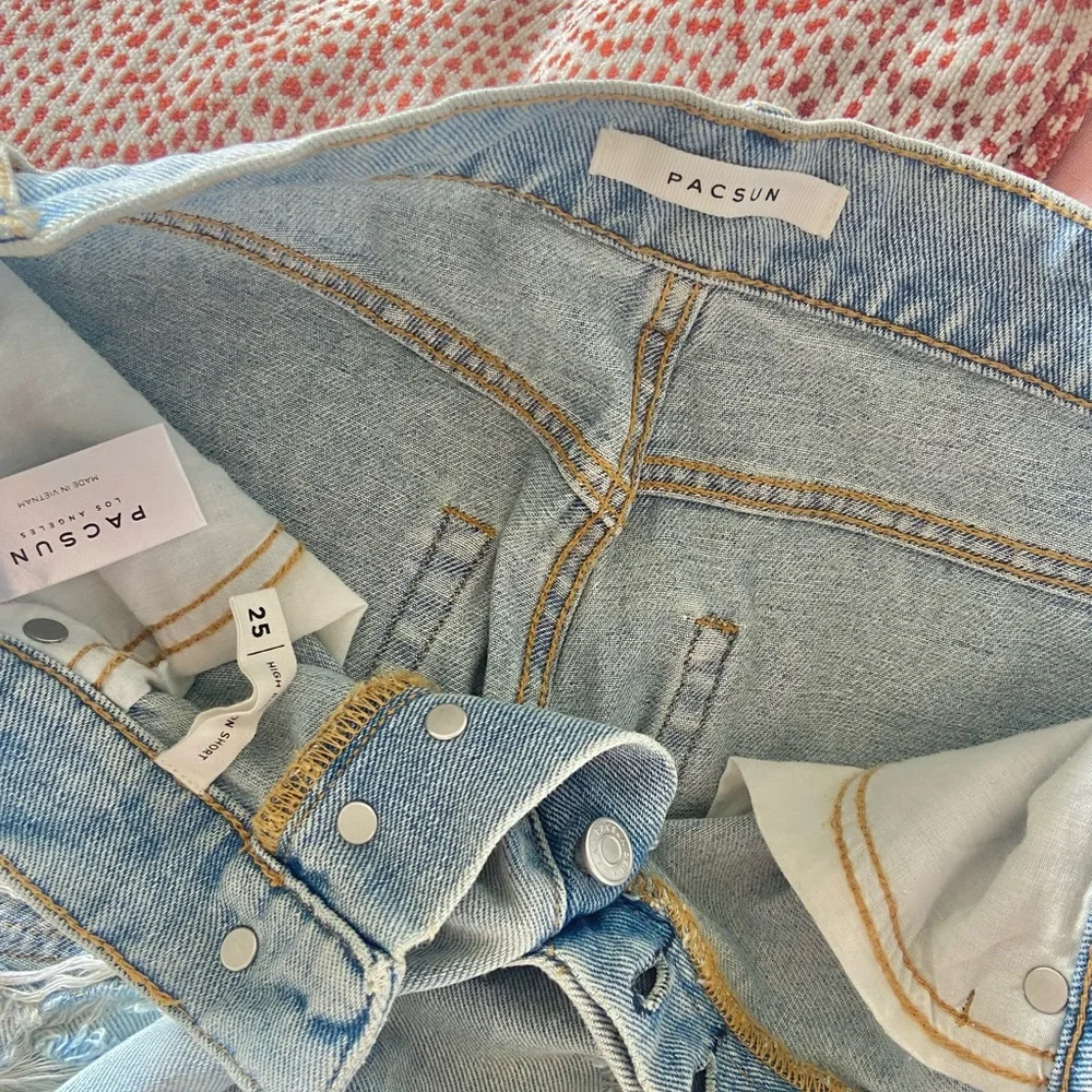 High Rise Icon Short - Picture 3 of 3